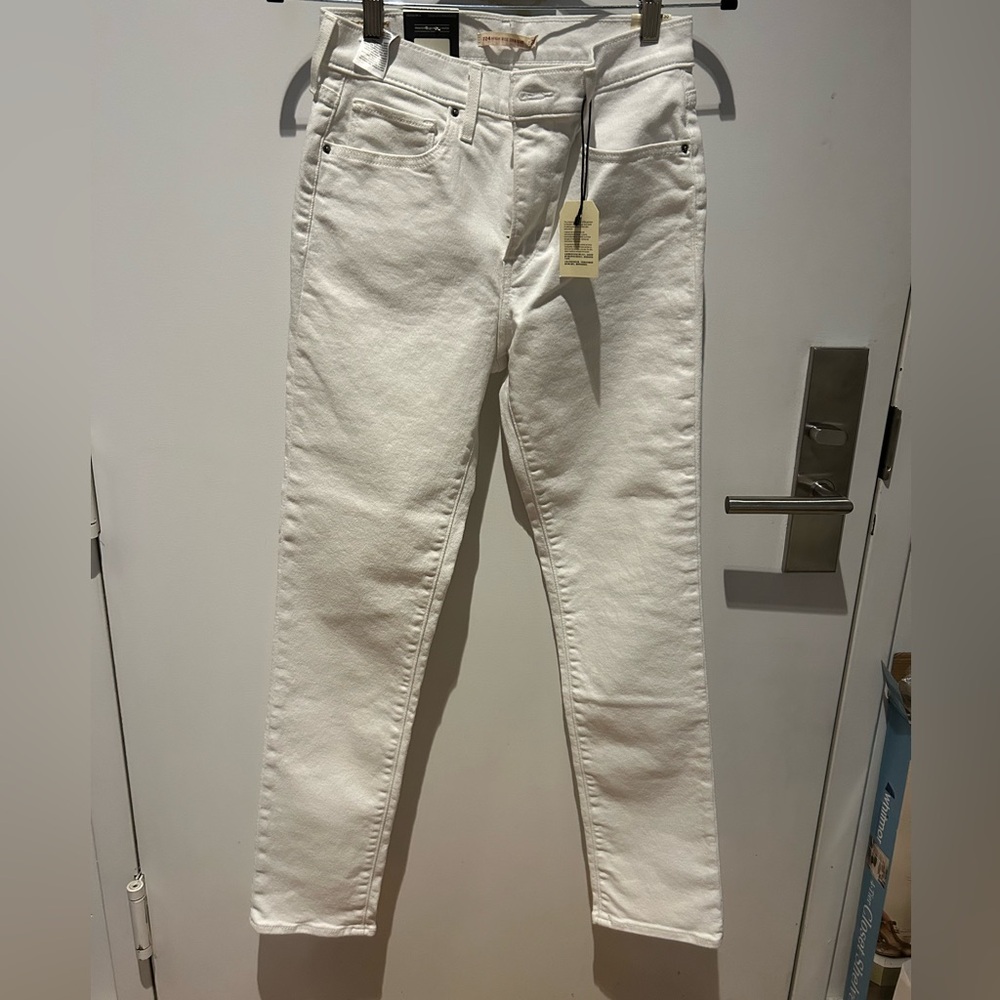 New Levi’s White stretch Denim- size 28